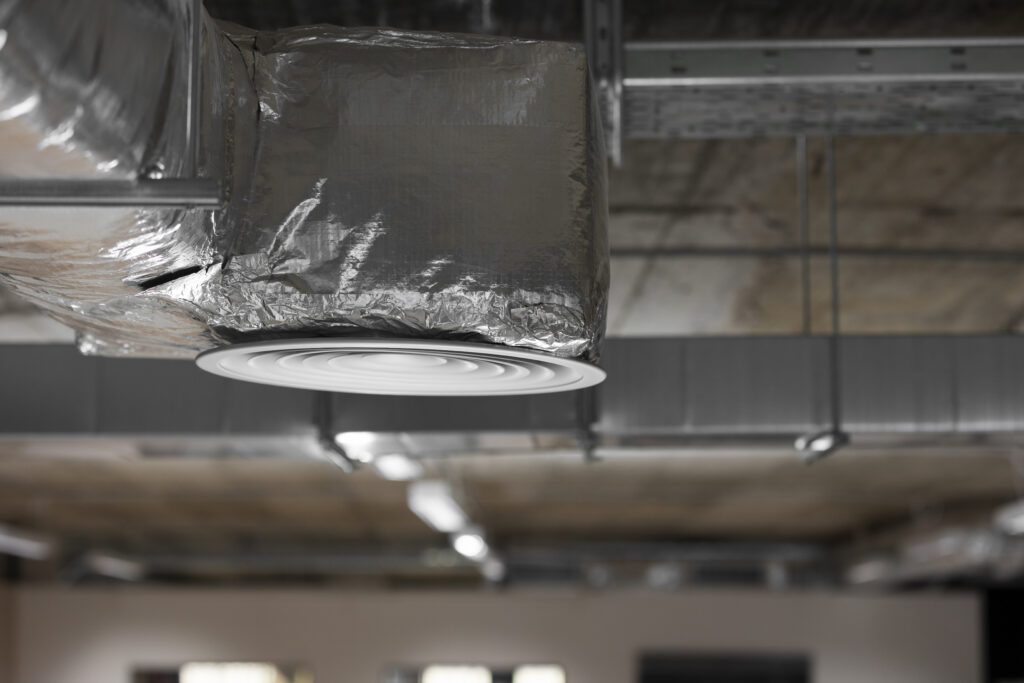 Système de ventilation mécanique contrôlée VMC dans une maison