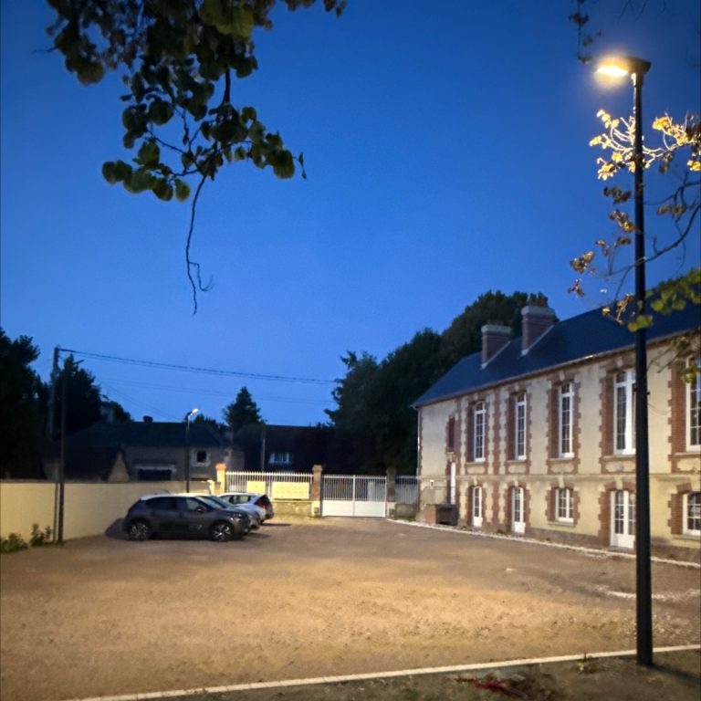 Installation de lampadaire LED à Falaise